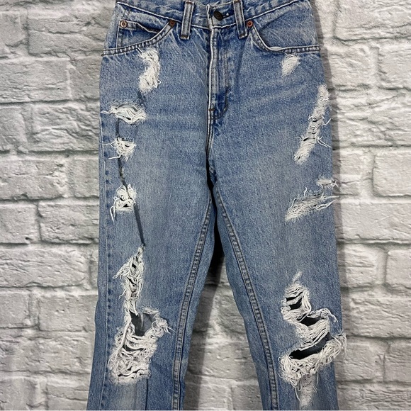 VTG 70’s Levi’s White Tag Distressed Light Wash Straight Leg Jeans 23”x 27” - Picture 3 of 11
